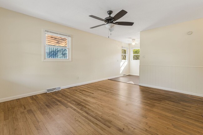 Building Photo - Bright 3-Bedroom in West Asheville with Fe...