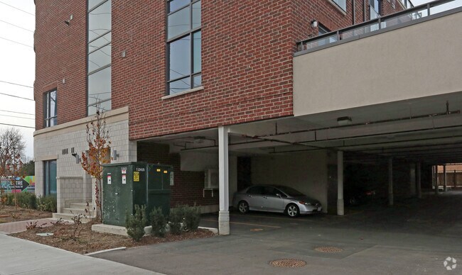 Building Photo - 724 Sheppard Ave W