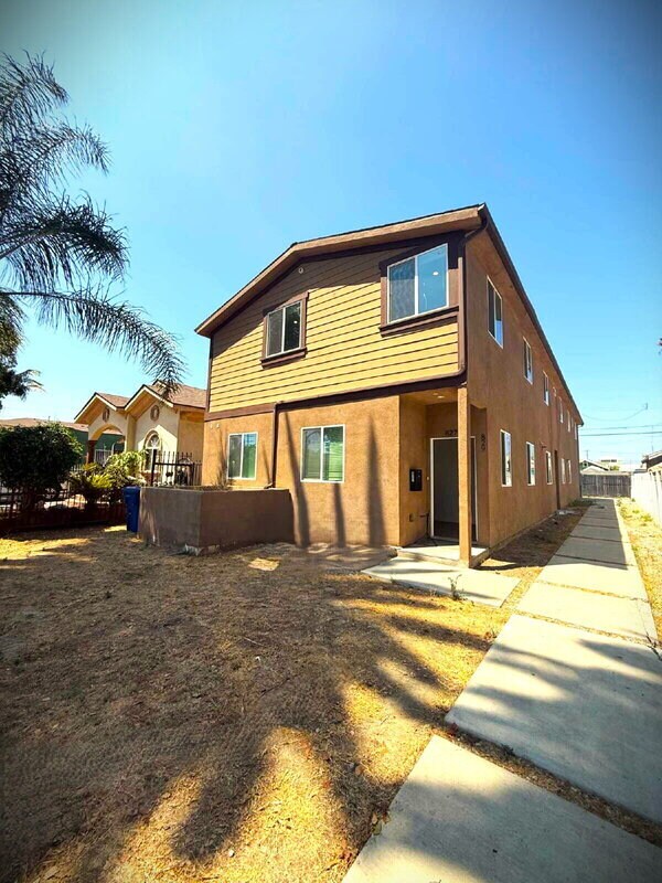 Foto del edificio - 829 E 74th St