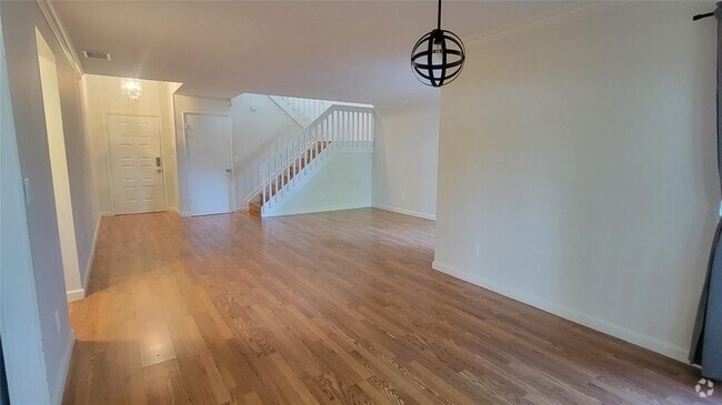 Building Photo - 4810 Grapevine Way
