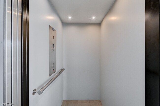 Building Photo - 10877 Crimson Cliffs Ave