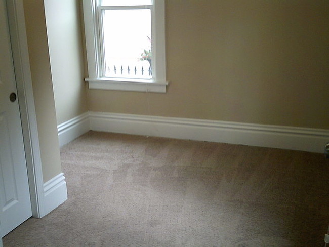 Building Photo - Great 4 bedroom 1.1 bath and 1 car garage