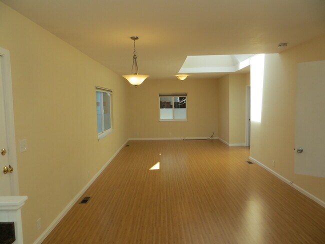 Living/Dining area - 130 Market St