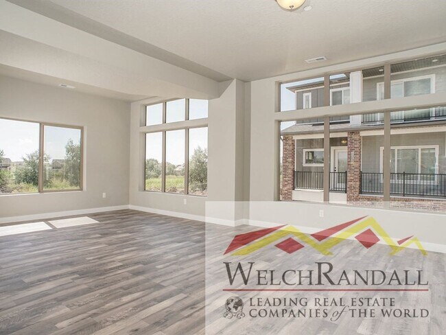 Foto del edificio - 3-Bed Townhome in Farmington – Style, Spac...