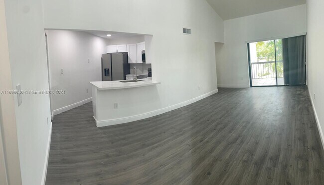 Foto del edificio - 9447 Fontainebleau Blvd