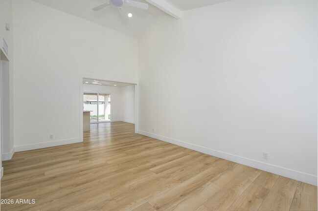 Foto del edificio - 1132 W Laguna Azul Ave