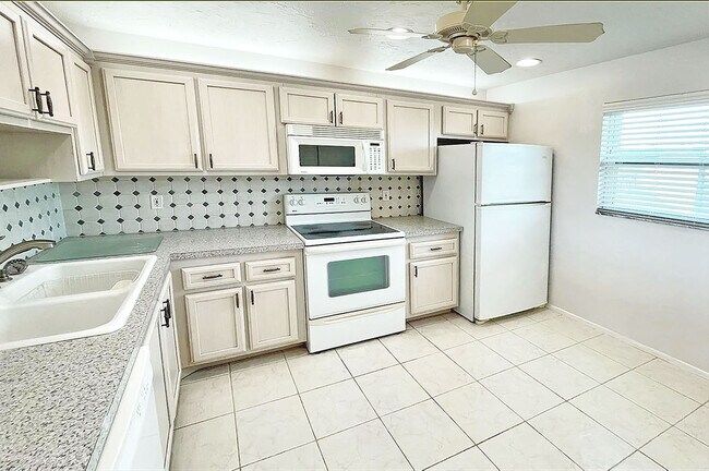 Foto del edificio - 3860 Ironwood Ln