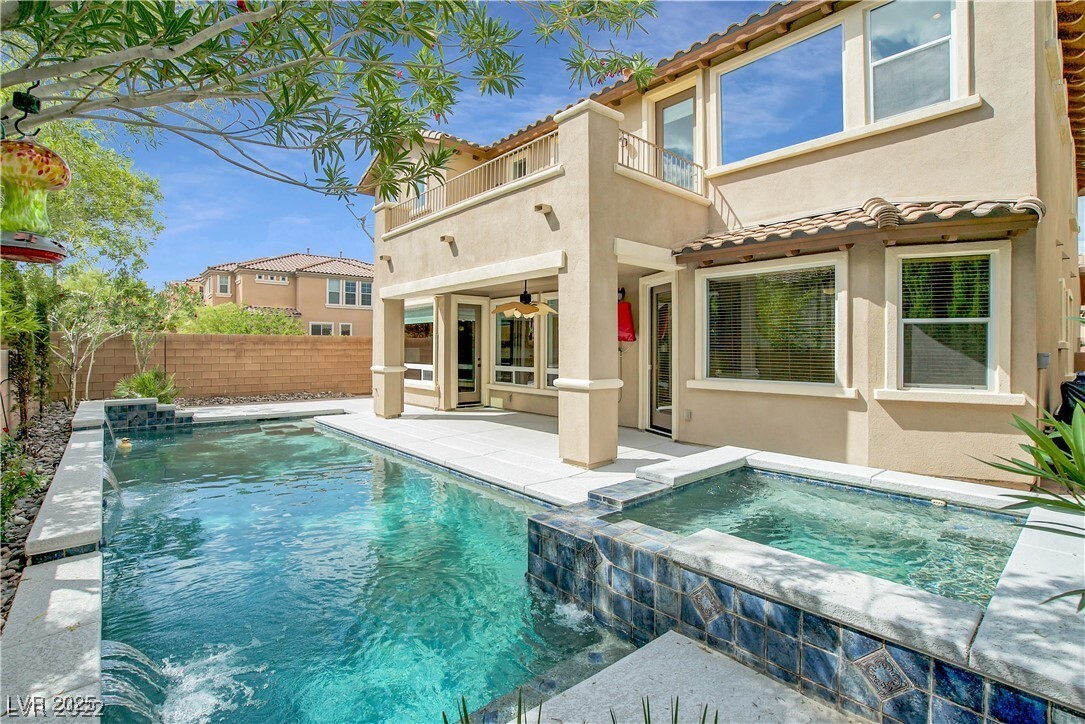 Foto principal - 11661 Bradford Commons Dr