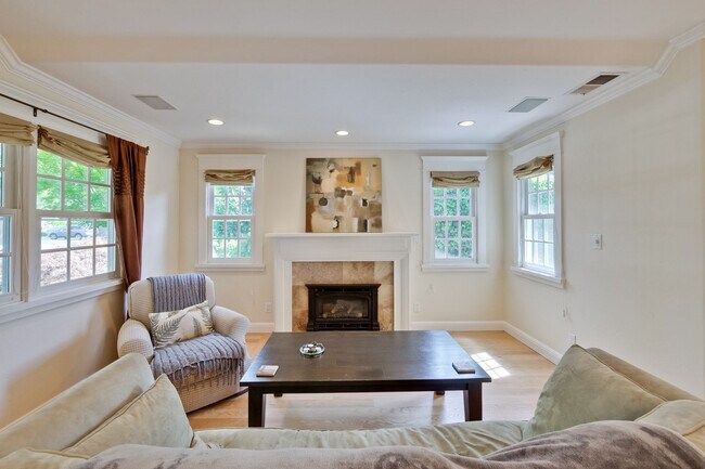 Foto del edificio - 786 Marion Ave