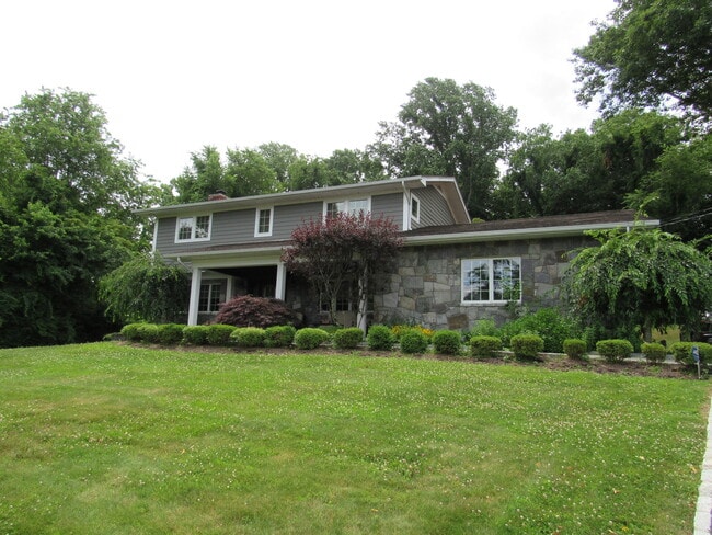 Gran atractivo exterior - 10 Foxwood Ln