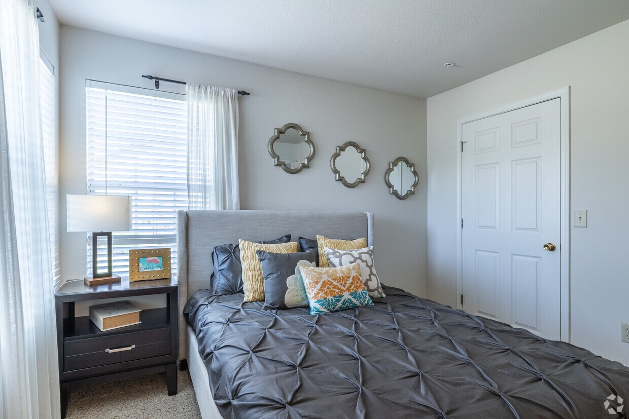 Crown Pointe Apartments in Oklahoma City, OK