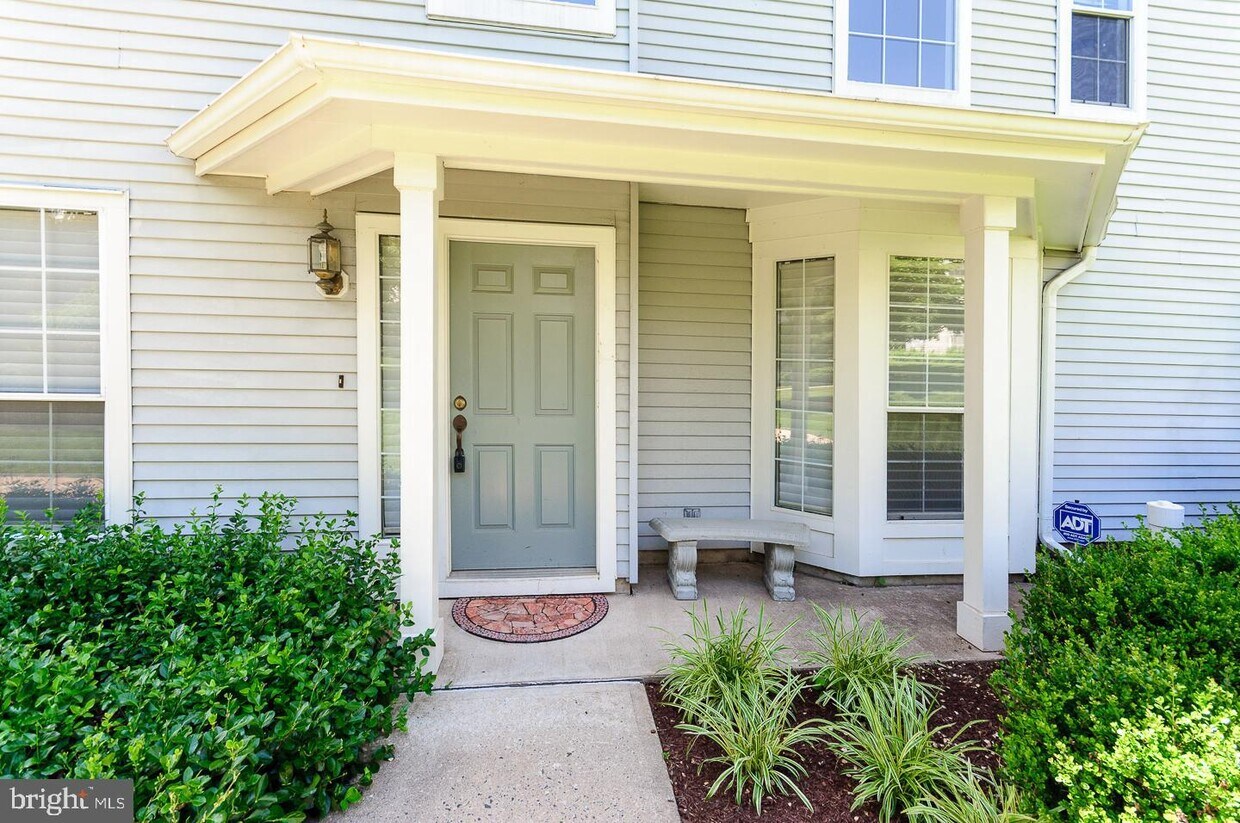 Primary Photo - 6 Aldgate Ct