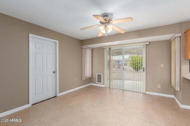 Foto del edificio - 12630 N Blue Ridge Dr