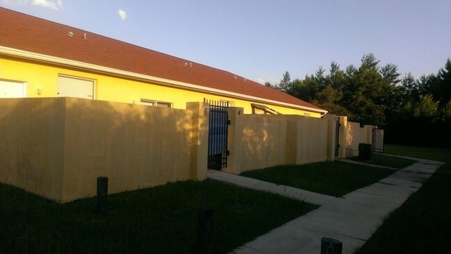 Building Photo - 16162 SW 33rd Avenue Rd