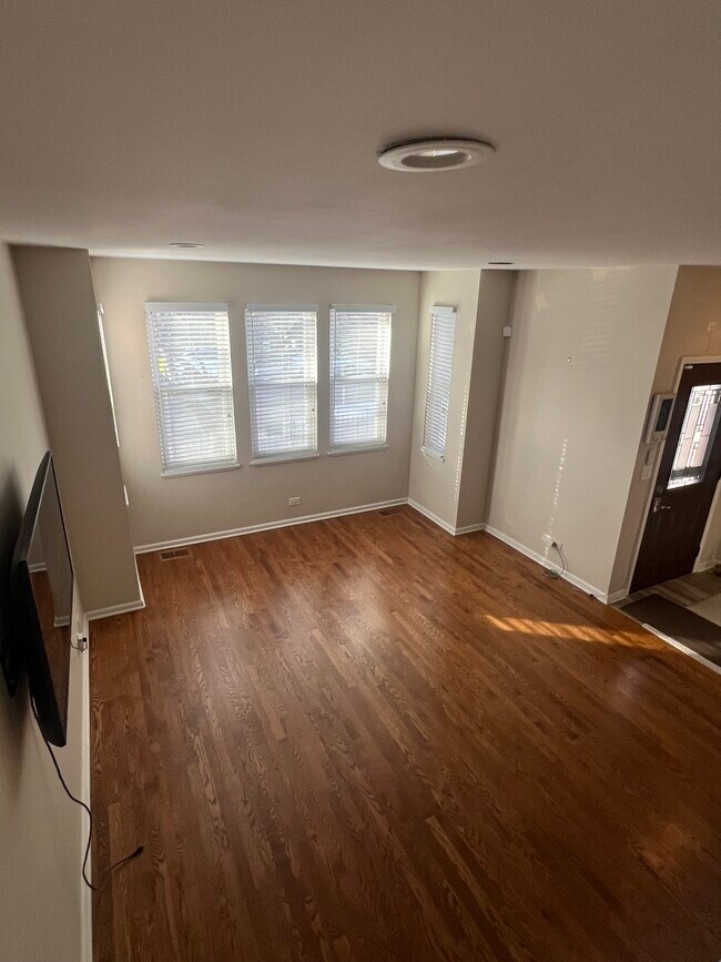 Foto del edificio - 3119 S Indiana Ave