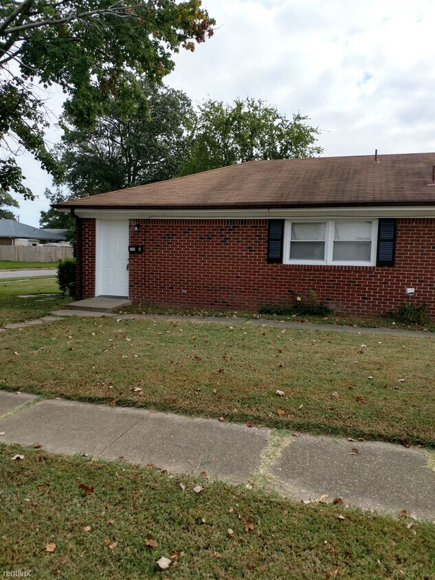 Primary Photo - 2 br, 1 bath Duplex - 1301 Hullview Ave Apt A