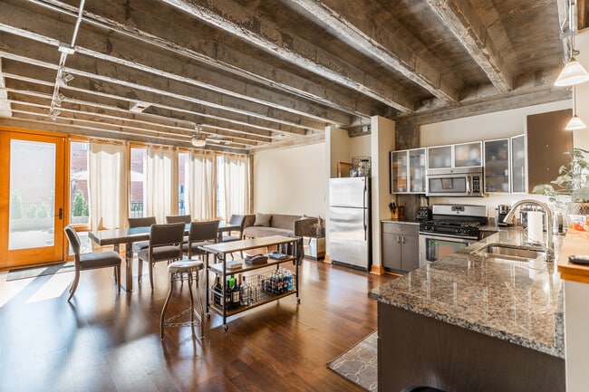 Building Photo - 627 W Alexandrine St