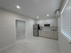 Building Photo - 10921 SW 144th Ave