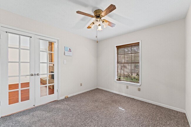 Foto del edificio - 25 Regency Ln