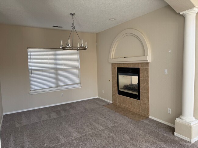 Building Photo - Spacious 4 Br, 2.5 Ba with 2 living areas, loft, kitchen appliances, 2 car garage.