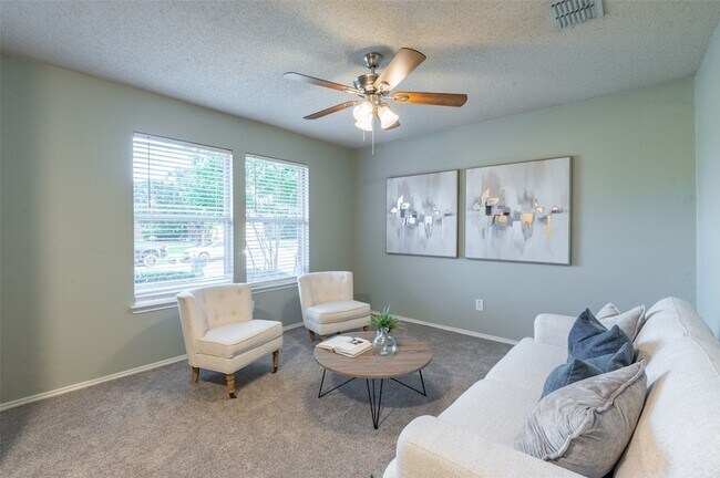 Foto del edificio - 1637 Thornhill Ln