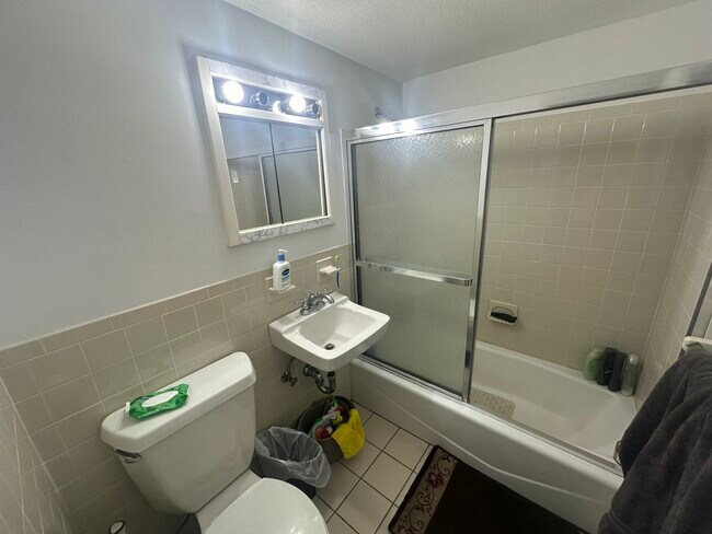*Pictures are representative samples of the advertised unit. In some cases, the actual units you tou - 212 Kent St