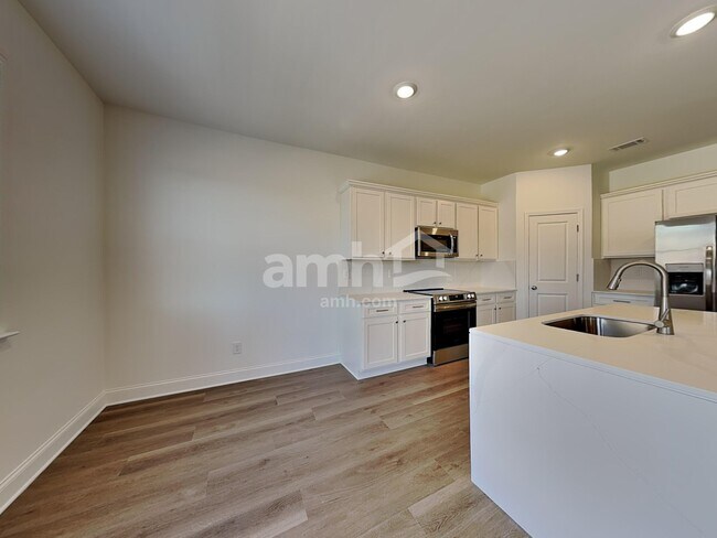 Building Photo - 522 Pointe Dr