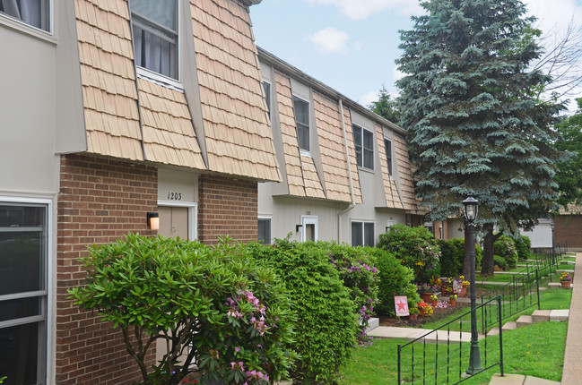 Building Photo - Woodland Park Apartments