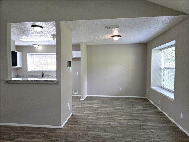 Building Photo - 24015 Farm Hill Dr