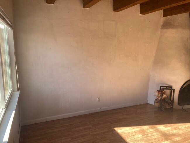 Building Photo - 406 Griffin Unit A - Less than a mile from...
