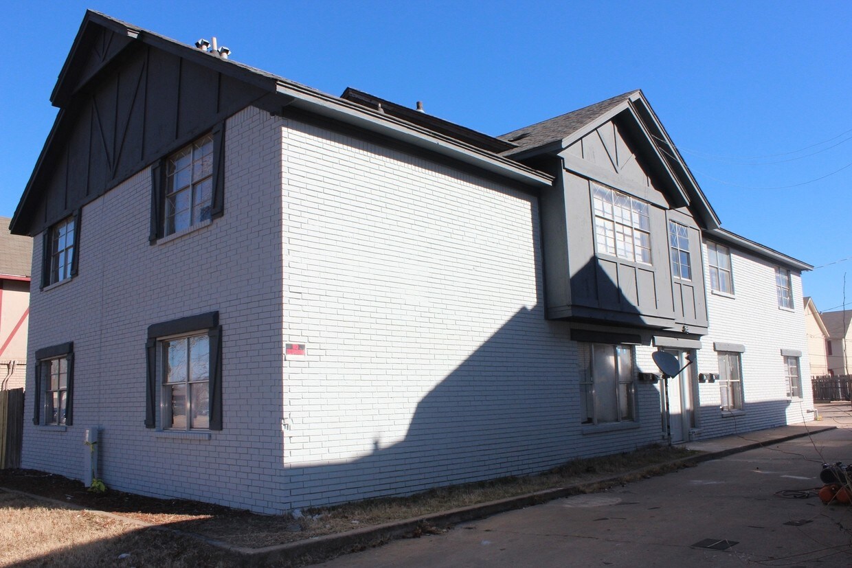 Primary Photo - Newport Quadplexes