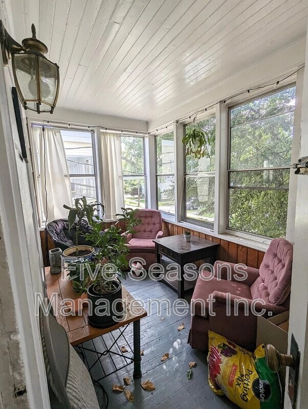 Foto del edificio - 28-30-30 Conger Ave