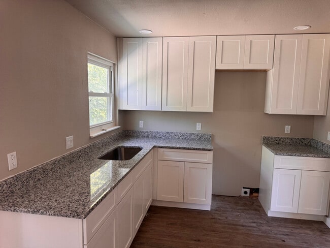 Foto del edificio - 331 Longview Dr