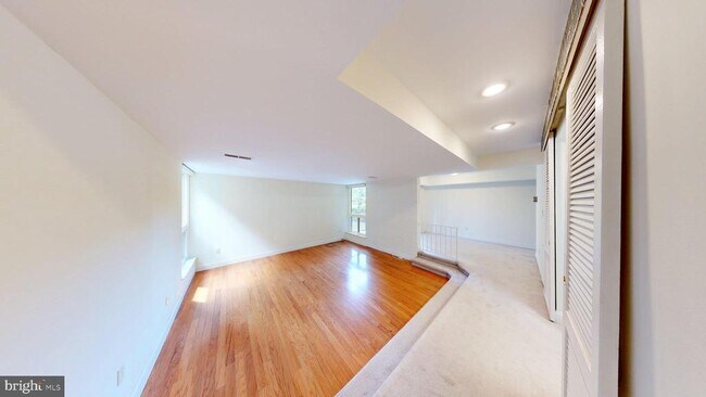 Foto del edificio - 2114 Bonnywood Ln