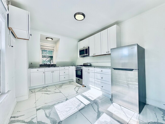 Building Photo - 66 Trumbull St