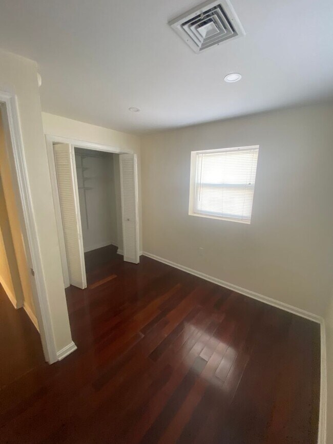 Foto del edificio - Two Bedroom Condo- Walking Distance to Downtown!