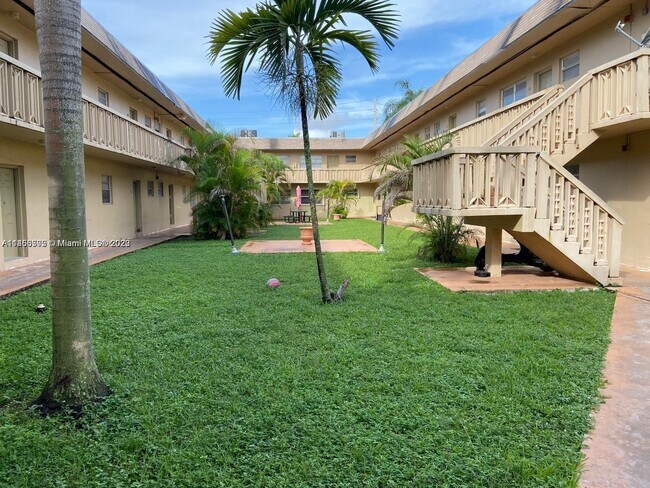 Foto del edificio - 1350 NE 119th St