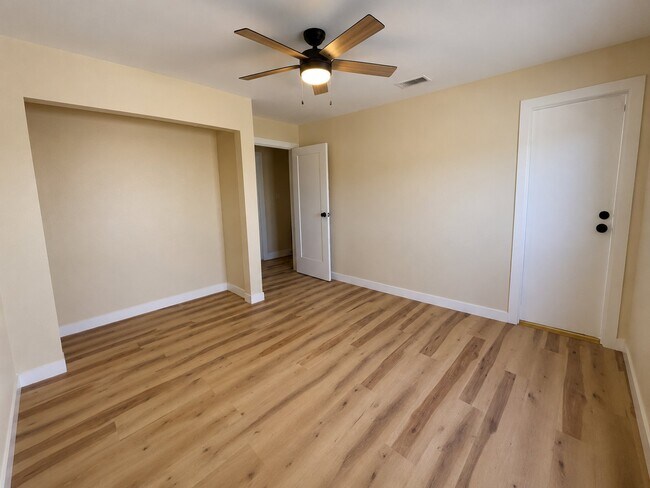 Foto del edificio - 2132 W 84th Pl