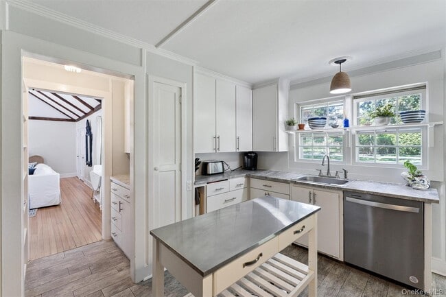 Building Photo - 35 Sheppard St