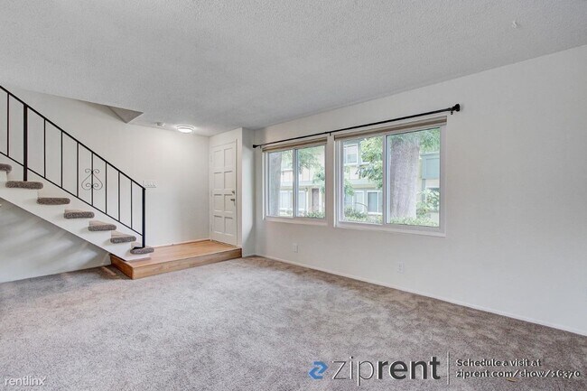Building Photo - 3 br, 1.5 bath Condo - 6631 Wilbur Avenue,...