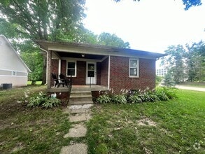 Building Photo - 565 E 96th St