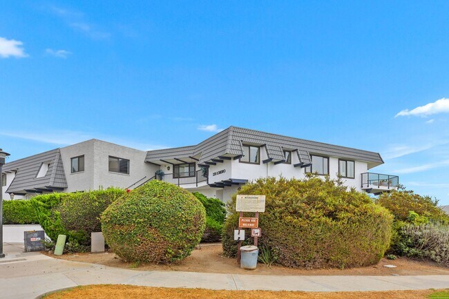 Building Photo - Luxurious 2 Bedroom, 2 Bathroom Condo for Rent