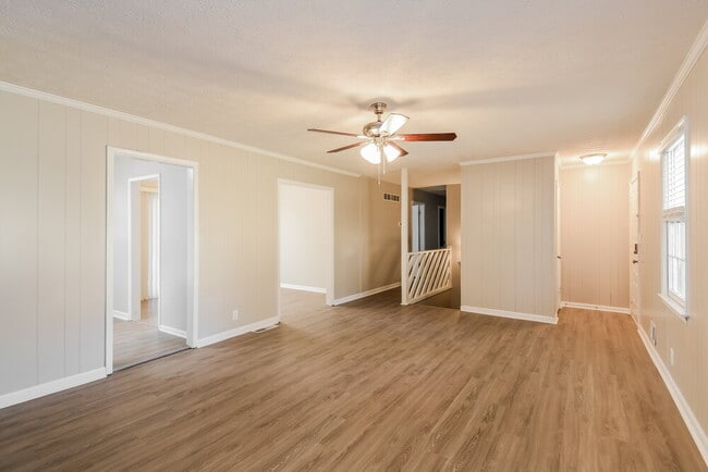 Building Photo - 2885 Kellogg Creek Rd