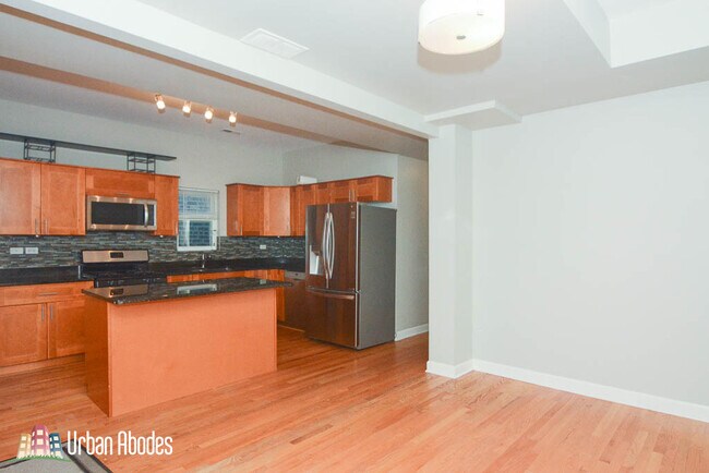 Foto del edificio - 3449 N Hamlin Ave
