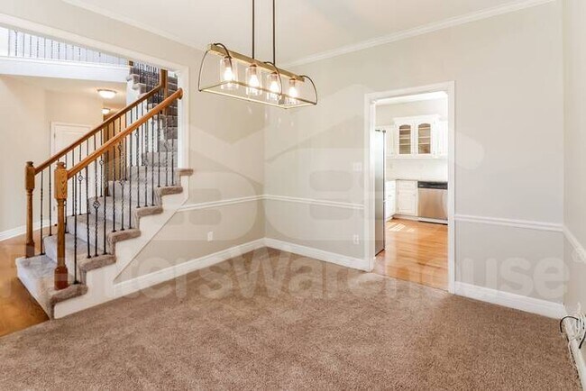 Building Photo - Spacious 4 bd, 3bth Home in Lee's Summit!