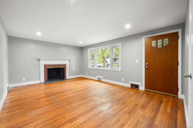 Foto del edificio - 21 Davis Rd