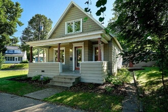 Building Photo - 894 23rd Ave SE