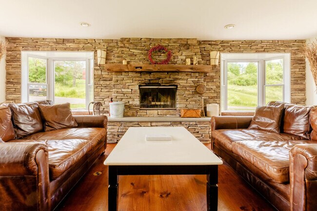 Building Photo - 6 BR Country Home Minutes from Skiing and ...
