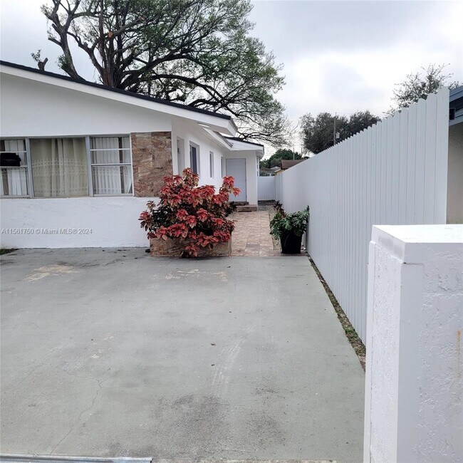 Foto del edificio - 2126 NW 47th Terrace