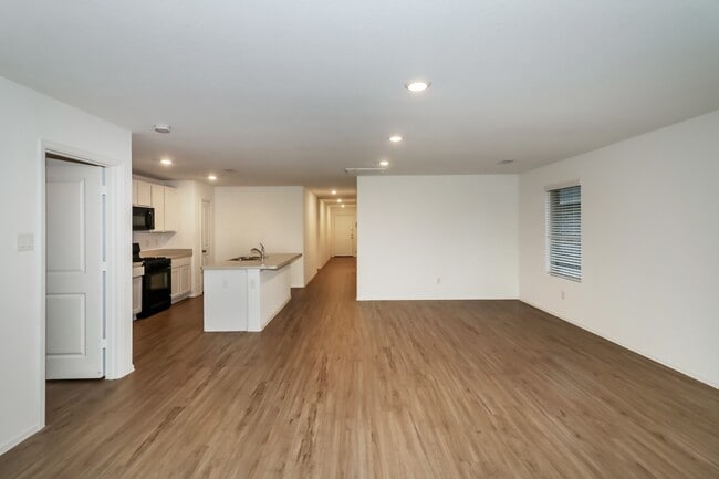 Building Photo - 3302 Aster Mdw Wy